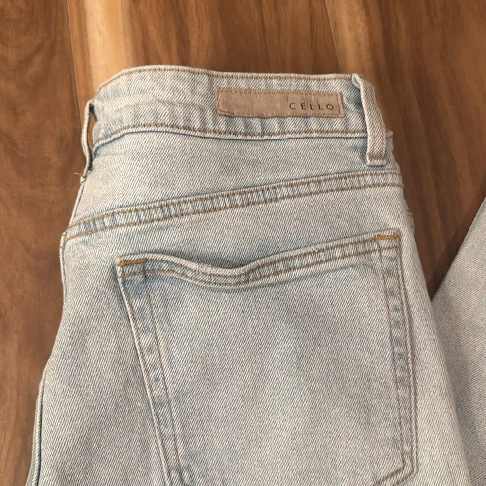 Cello Lightwash High Waisted Jeans Size 13